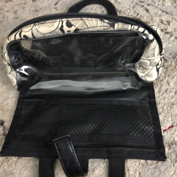 REACTION KENNETH COLE 5 PCS COSMETIC AND JEWELRY BAGS - Picture 12 of 15